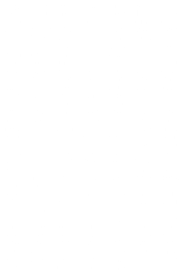 si aggancia al dorso della montagna innestandosi nella roccia come un chiodo da arrampicata. Il profilo, non a caso, parte dall’idea geometrica di un cuneo (di una punta) che si “fissa” alla terreno trasferendone il peso, e si “tiene” alle pendici della montagna con cavi metallici (tiranti) che contrastano il vento, esattamente come avviene per una tenda da alpinismo. Proprio come un tenda, infatti, grazie alla sua modularità, può essere montato e calibrato a seconda delle esigenze, sia per capienza che per dotazioni, e può essere integrato con altri moduli in futuro oppure, se voluto, essere smontato completamente e facilmente senza lasciare alcuna traccia. Il corpo abitatile è invece progettato come una scatola chiusa (ancora una volta come una tenda) con un involucro avvolgente, fortemente coibentato, completamente ermetico e privo di ogni possibile ponte termico. La difesa dall’ambiente esterno avviene, non solo attraverso la totale coibentazione dello spazio vivibile, ma anche attraverso l’uso dello zinco-titanio come materiale di rivestimento esterno esposto all’ambiente naturale estremo in cui ci troviamo. Il corpo del bivacco si pone volutamente sollevato da terra in modo da eliminare ogni contatto con il defluire dell’acqua e, nello stesso tempo, elevare la sua posizione rispetto alla presenza della neve. La possibile presenza di metri di neve ha, inoltre, suggerito l’idea di pensare il bivacco con due ingressi, uno principale comodo e per le normali condizioni, ed uno secondario, posto in alto, adatto all’ingresso d’inverno quando il bivacco possa essere parzialmente coperto dalla neve; comunque identificabile da lontano con la bandiera rossa e comunque accessibile calandosi dall’alto.